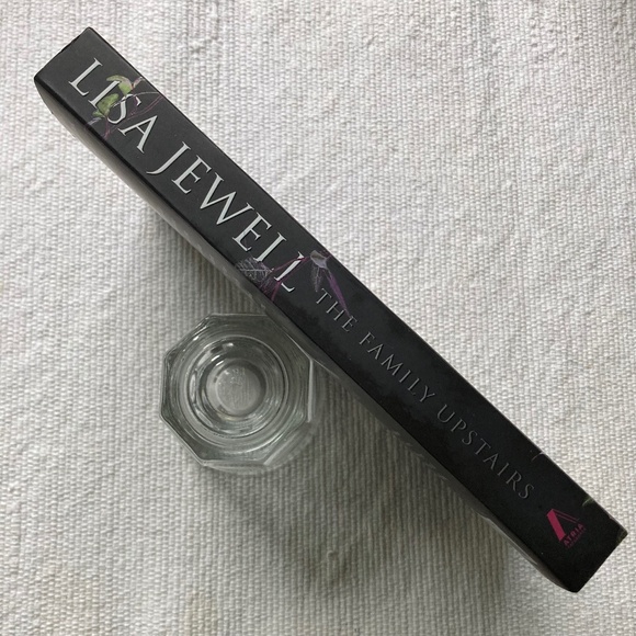 The Family Upstairs LISA JEWELL Paperback Book - Picture 3 of 3